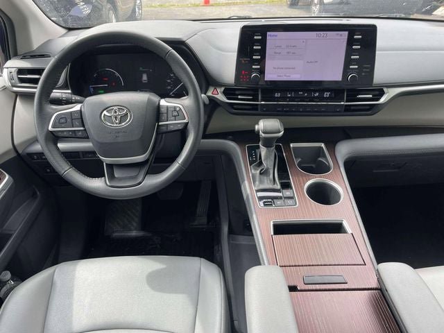 Used 2023 Toyota Sienna XLE FWD image 14