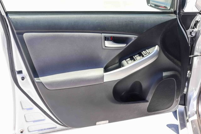 Used 2015 Toyota Prius Three w/ Preferred Accessory Package FWD image 16