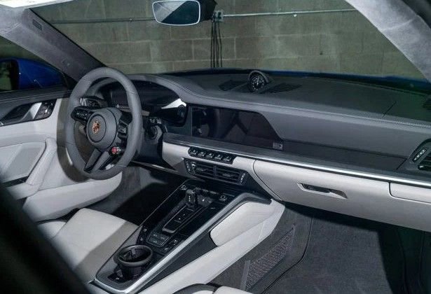 Used 2025 Porsche 911 Carrera RWD image 19