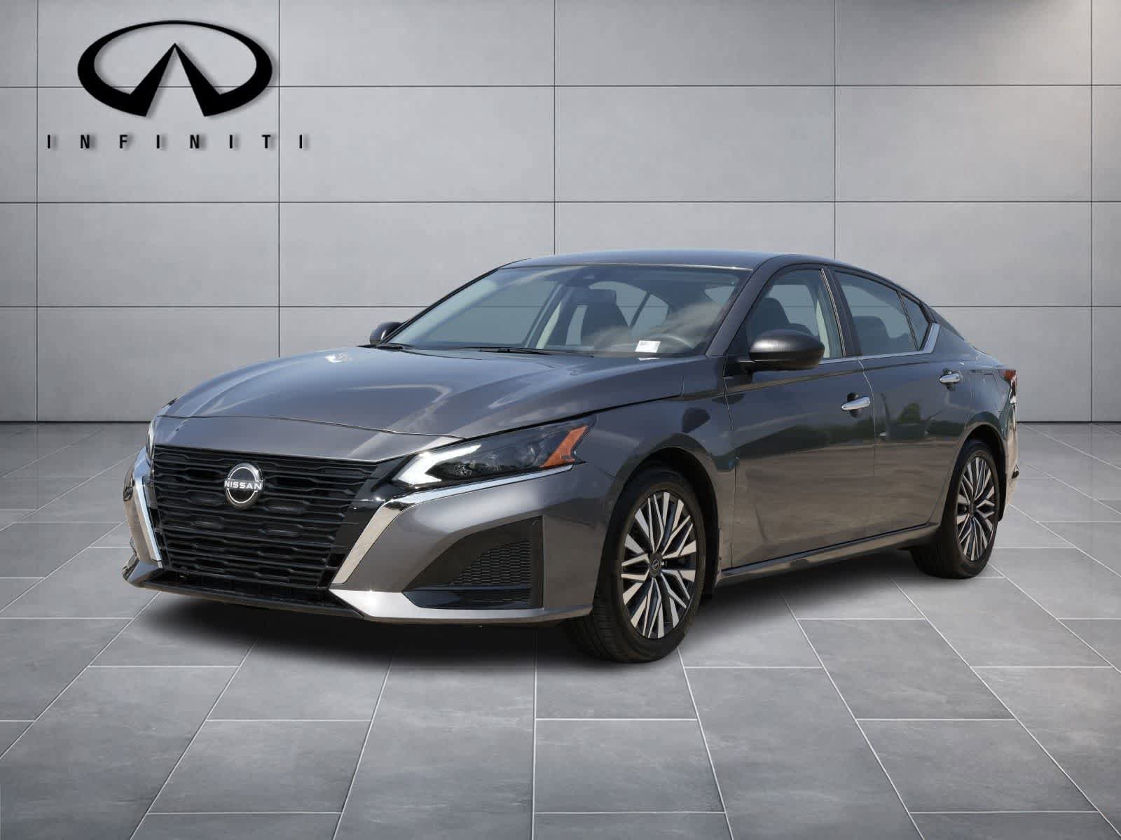 Used 2024 Nissan Altima 2.5 SV FWD image 1