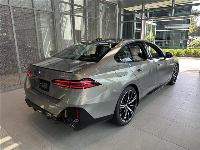 New 2026 BMW 550e xDrive image 6