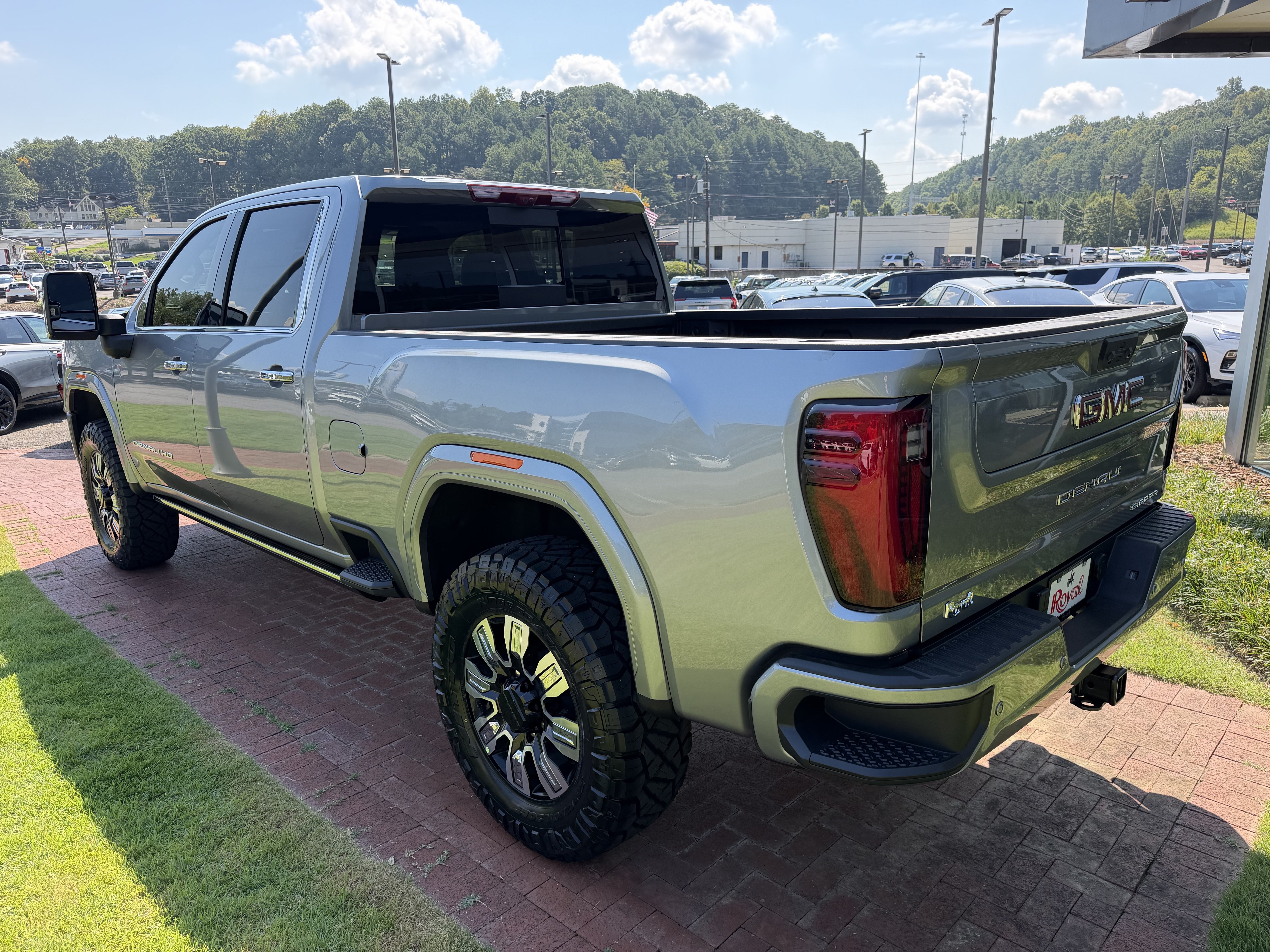 New 2026 GMC Sierra 2500 Denali w/ Denali Reserve Package AWD/4WD image 7