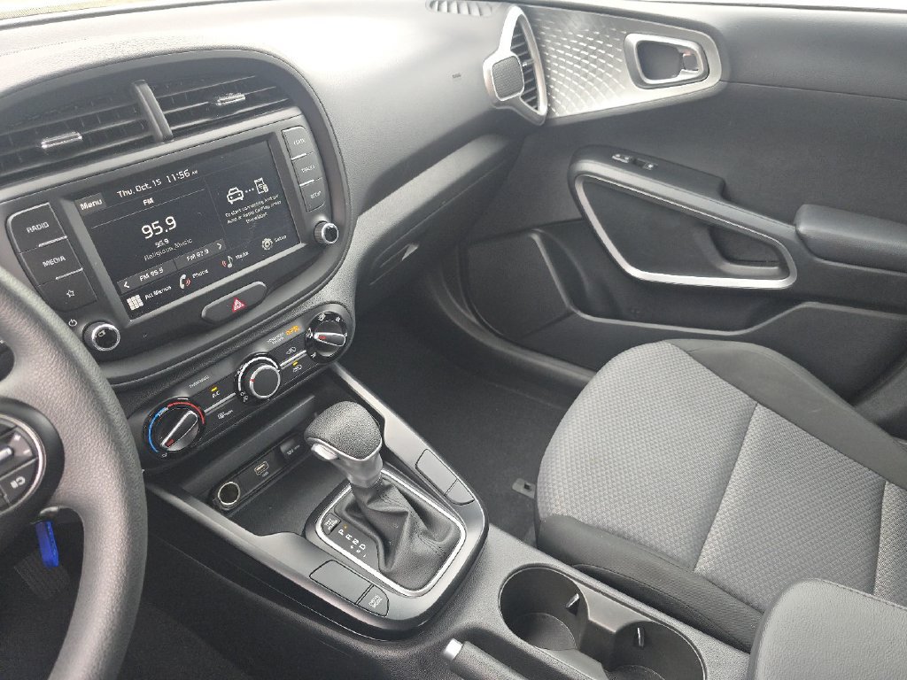 Used 2025 Kia Soul LX w/ LX Technology Package FWD image 27