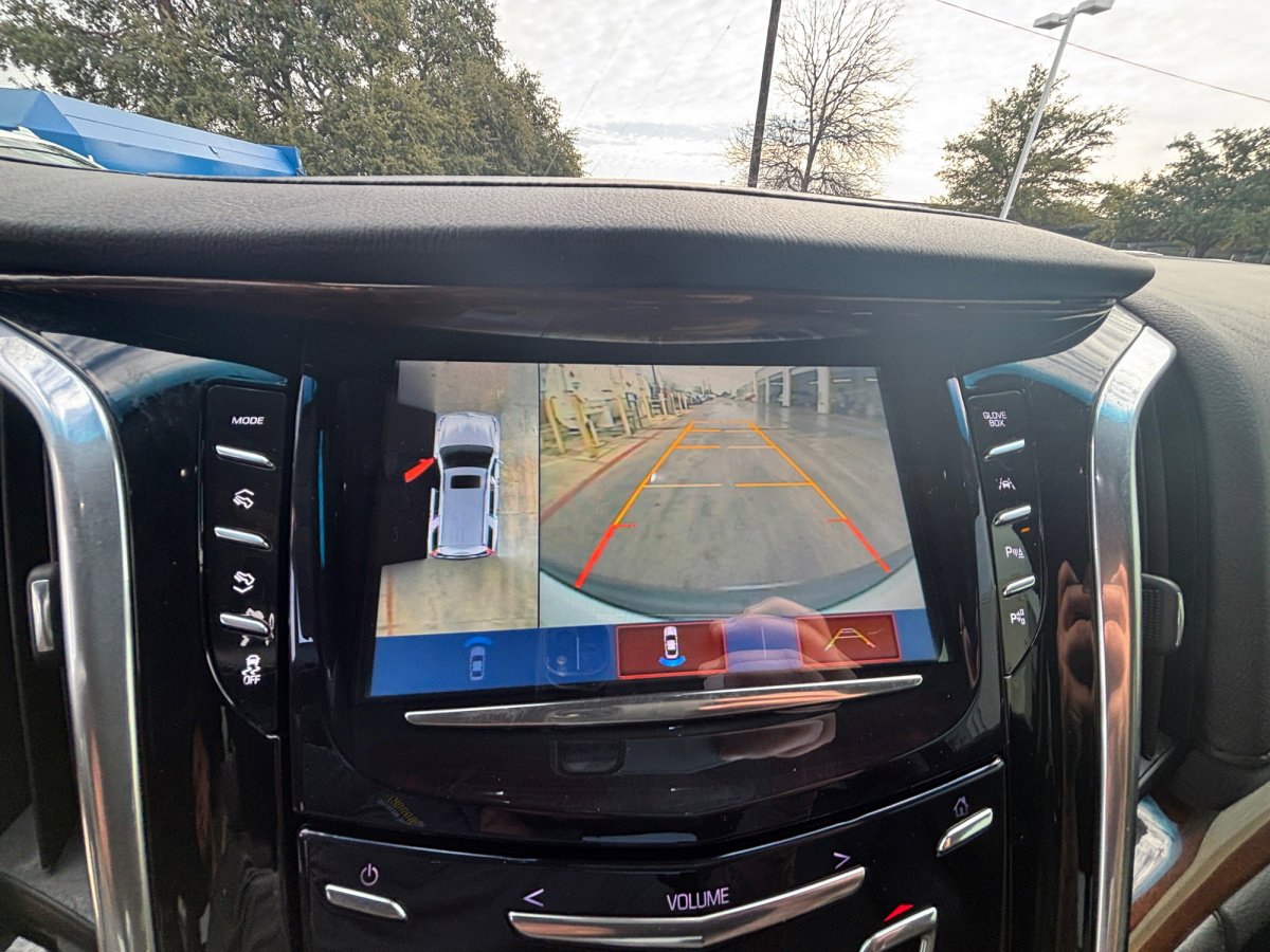 Used 2019 Cadillac Escalade Luxury image 9