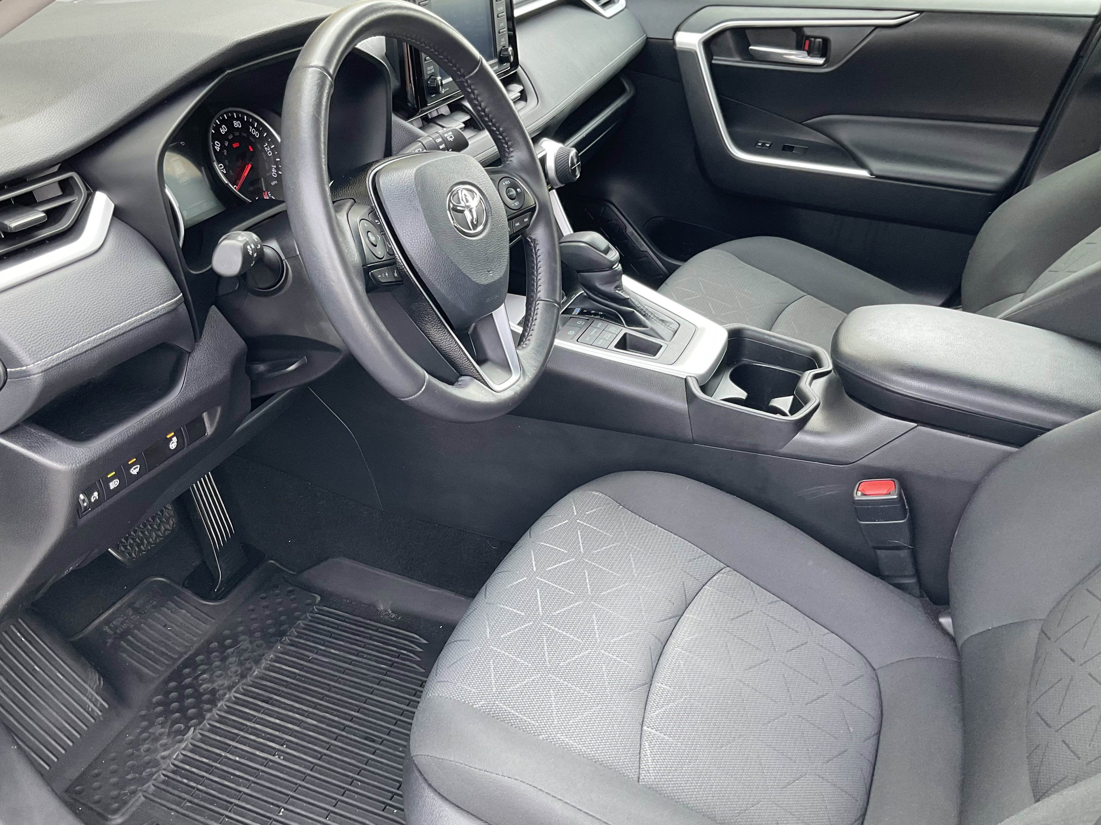 Used 2021 Toyota RAV4 XLE w/ XLE Grade Weather Package AWD/4WD image 21