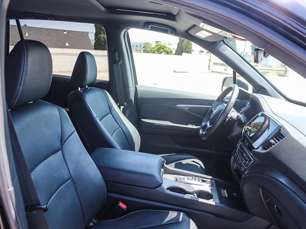 Certified 2025 Honda Passport EX-L image 17