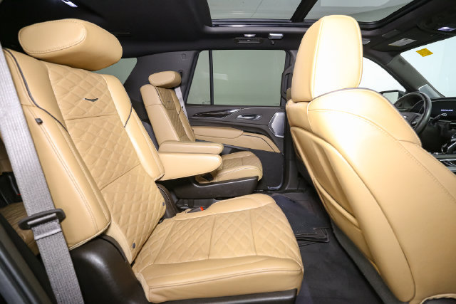 Used 2024 Cadillac Escalade Sport w/ LPO, ONYX Package AWD/4WD image 21