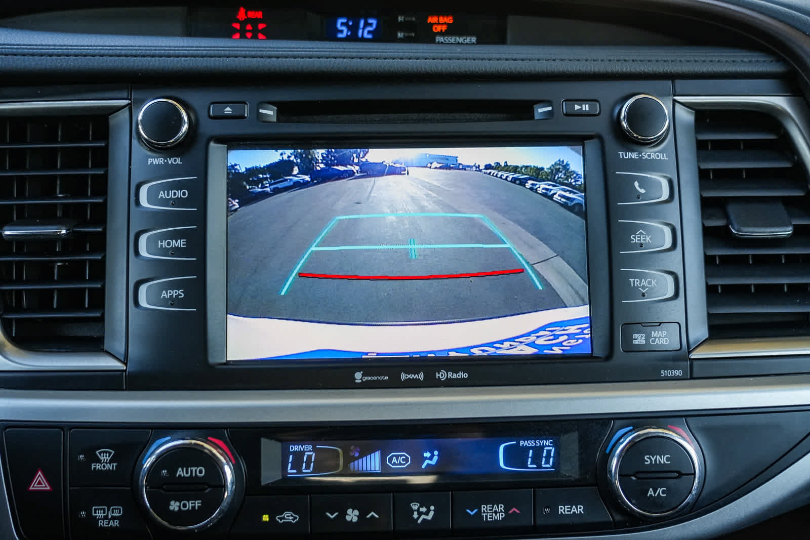 Used 2019 Toyota Highlander XLE w/ Carpet Mat Package (TMS) AWD/4WD image 25