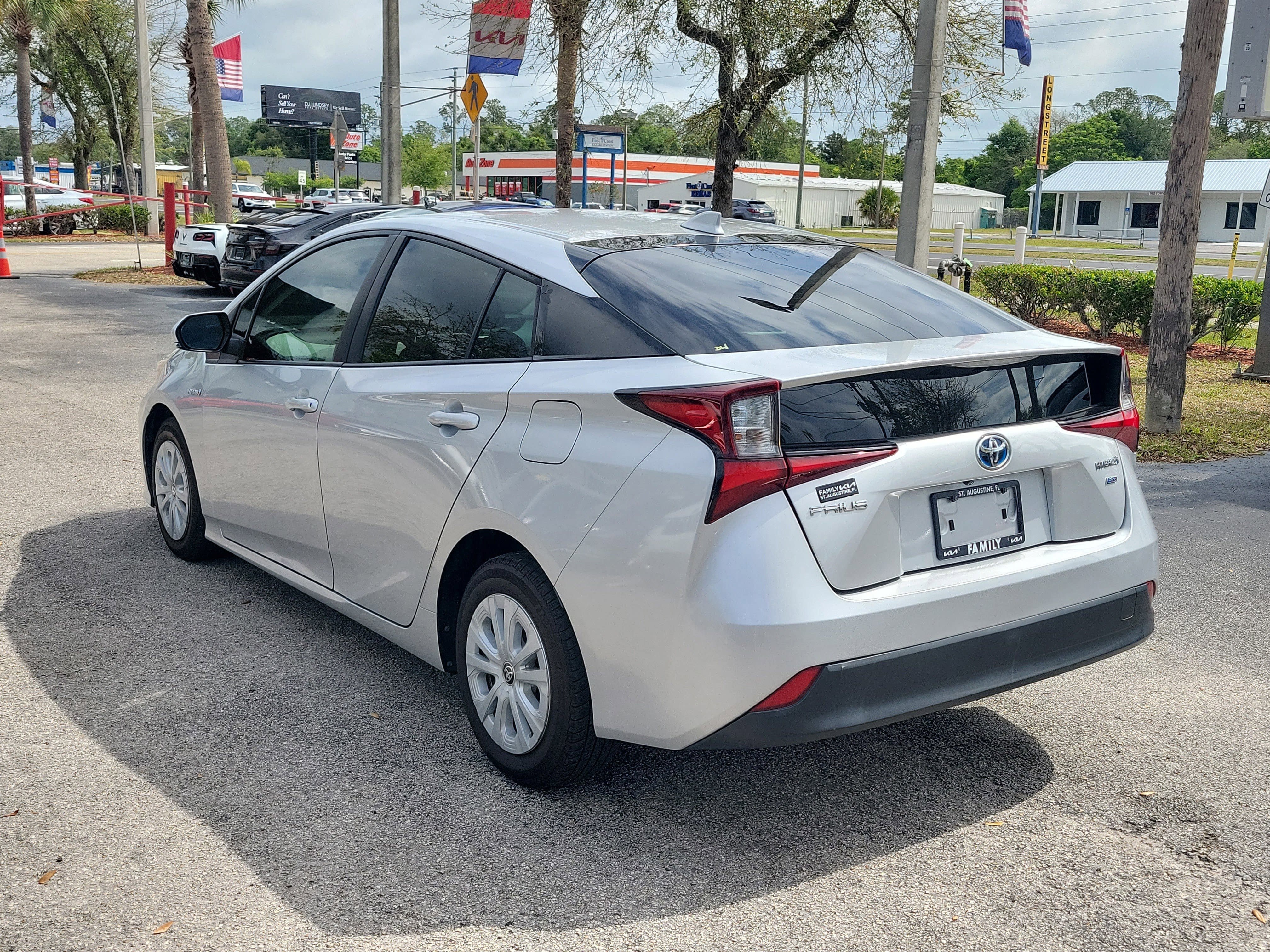 Used 2019 Toyota Prius L Eco FWD image 4