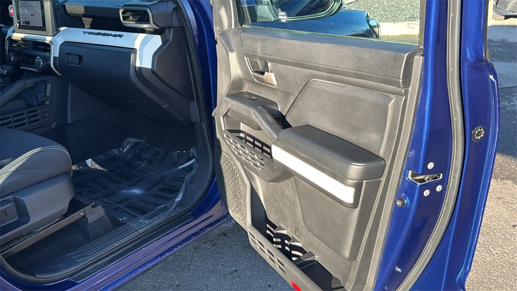 Used 2024 Toyota Tacoma TRD Off-Road image 42