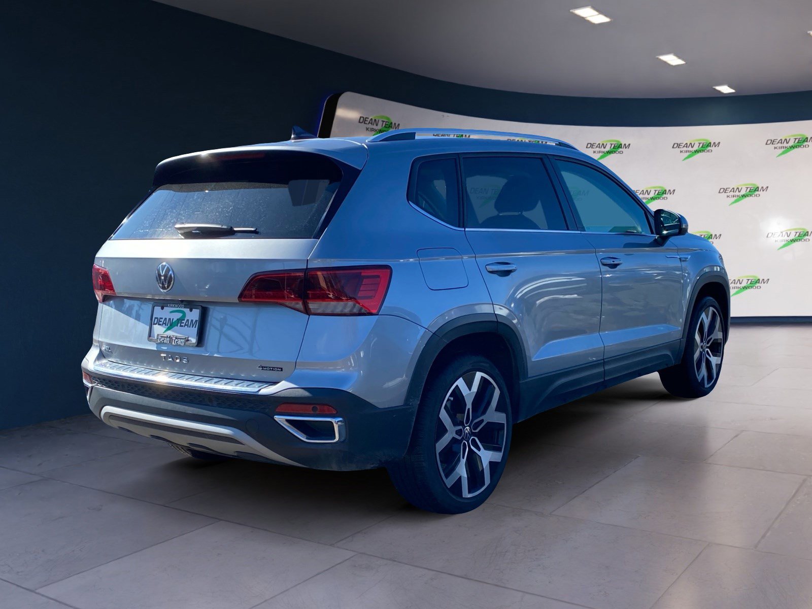 Used 2022 Volkswagen Taos SEL w/ Panoramic Sunroof Package image 3