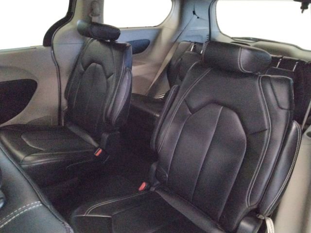 Used 2024 Chrysler Pacifica Touring-L image 22