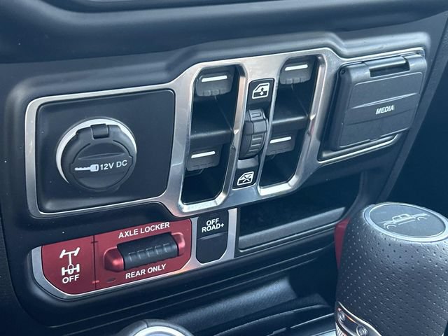 Used 2023 Jeep Gladiator Mojave w/ Cold Weather Group AWD/4WD image 29
