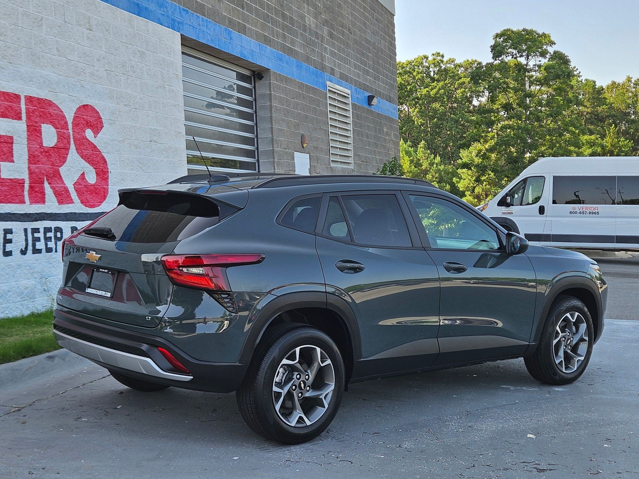 Used 2025 Chevrolet Trax LT FWD image 7