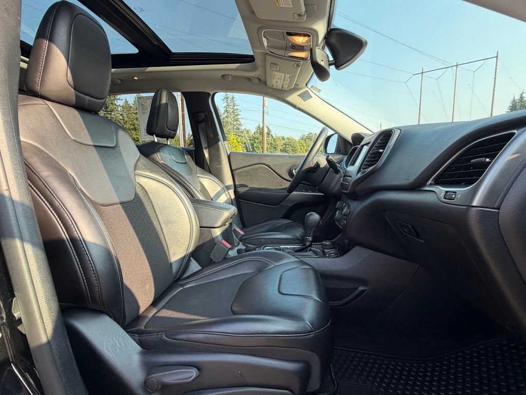 Used 2019 Jeep Cherokee Latitude Plus AWD/4WD image 33