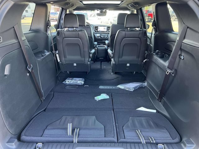 New 2026 Chrysler Pacifica Select FWD image 7