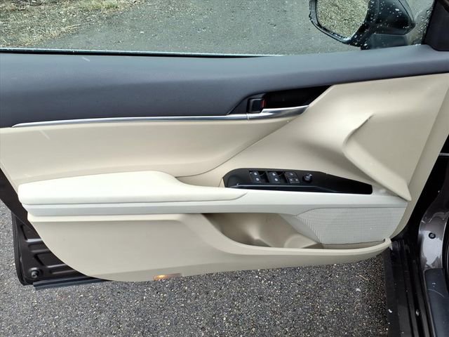Used 2019 Toyota Camry LE image 16