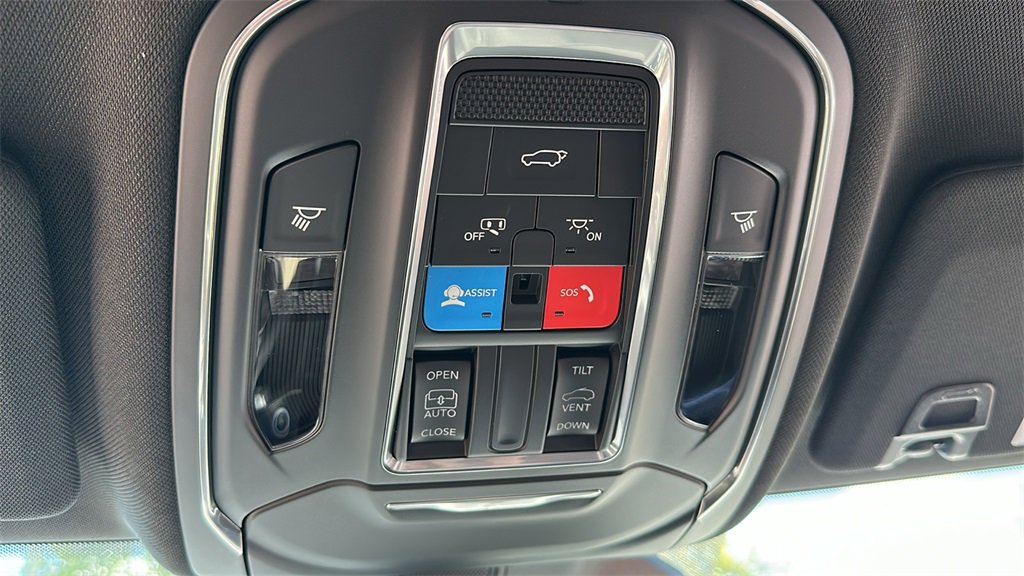 New 2025 Jeep Grand Cherokee Laredo X w/ Luxury Tech Group I image 24