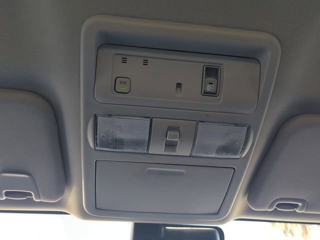 Used 2024 Nissan Titan SV w/ SV Convenience Package image 23