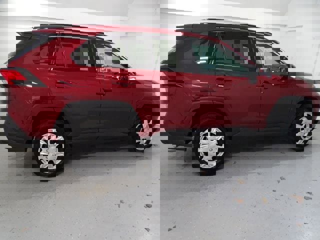 Used 2019 Toyota RAV4 LE FWD image 20