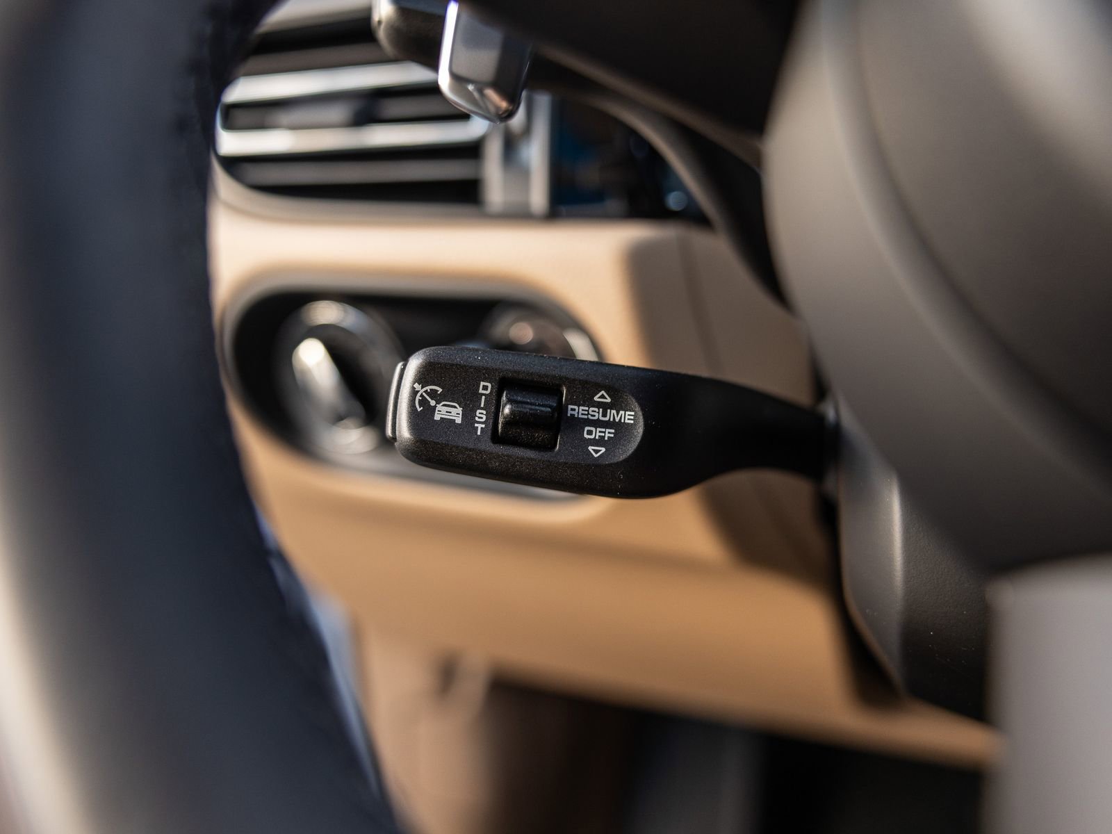 Certified 2025 Porsche Macan image 32