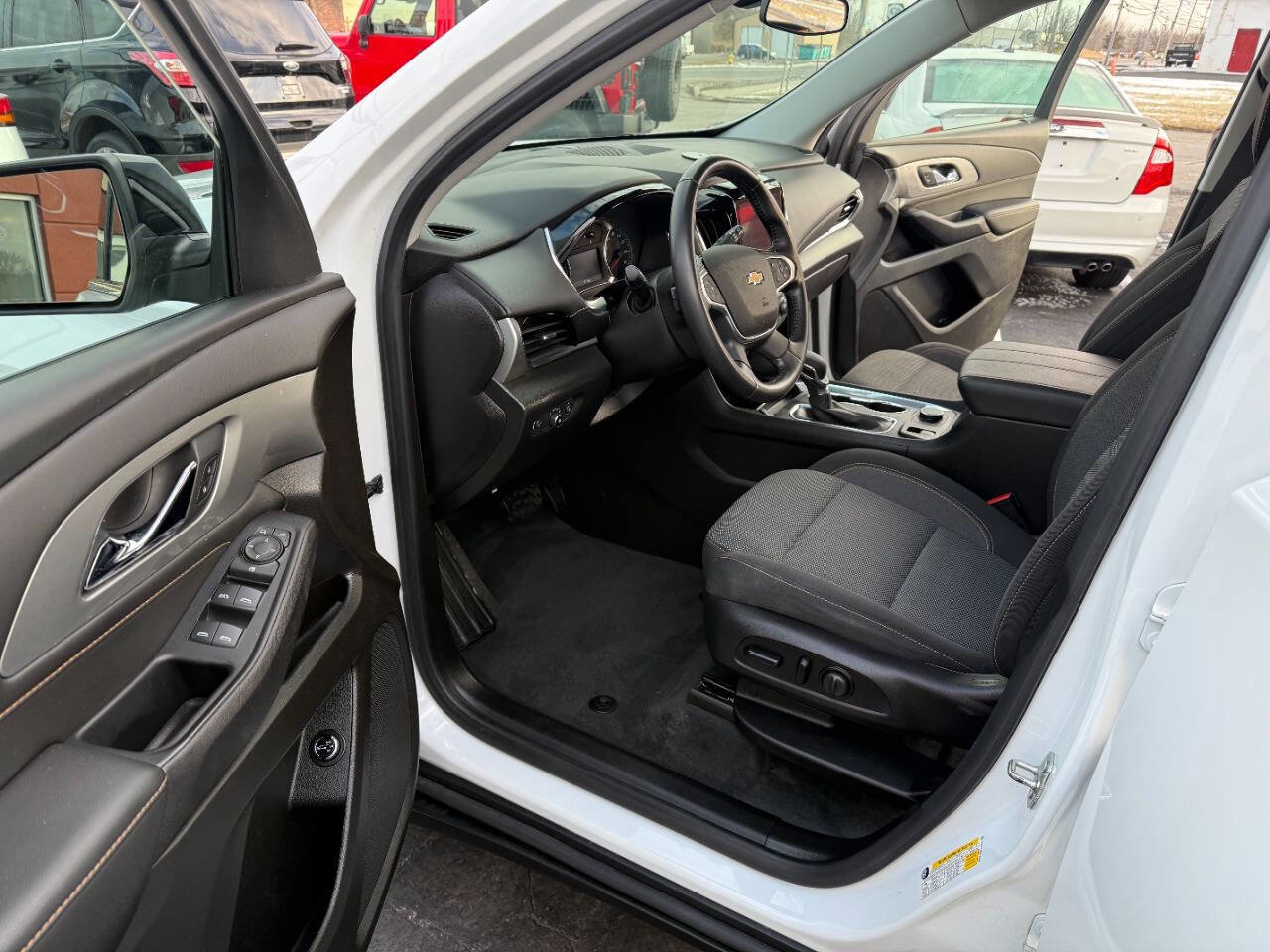 Used 2021 Chevrolet Traverse LT w/ LPO, Blackout Package image 10