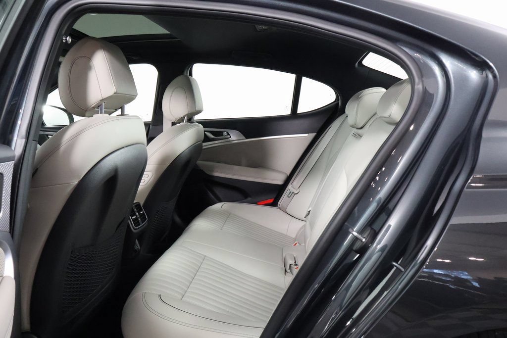 Used 2023 Genesis G70 2.0T w/ Sport Prestige Package RWD image 11