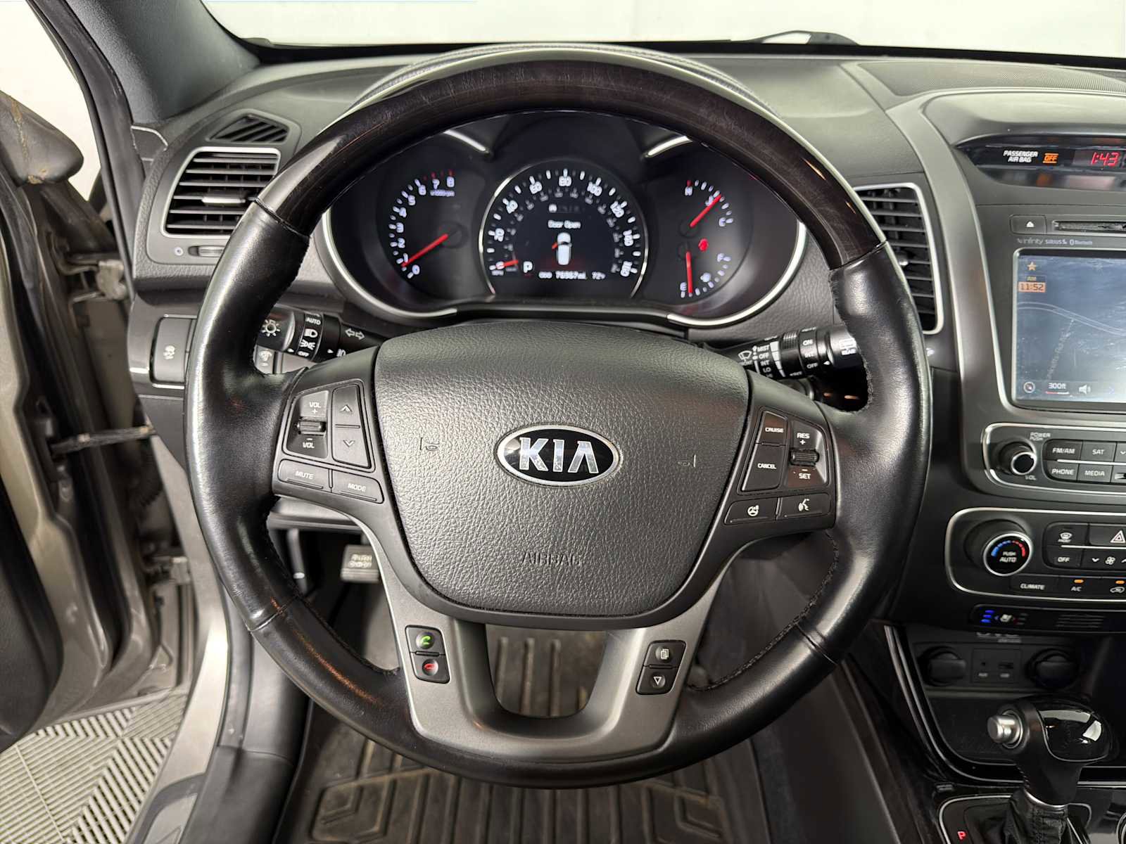 Used 2014 Kia Sorento SX w/ 3rd Row Package image 25