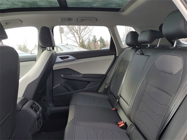 New 2026 Volkswagen Taos SE image 9