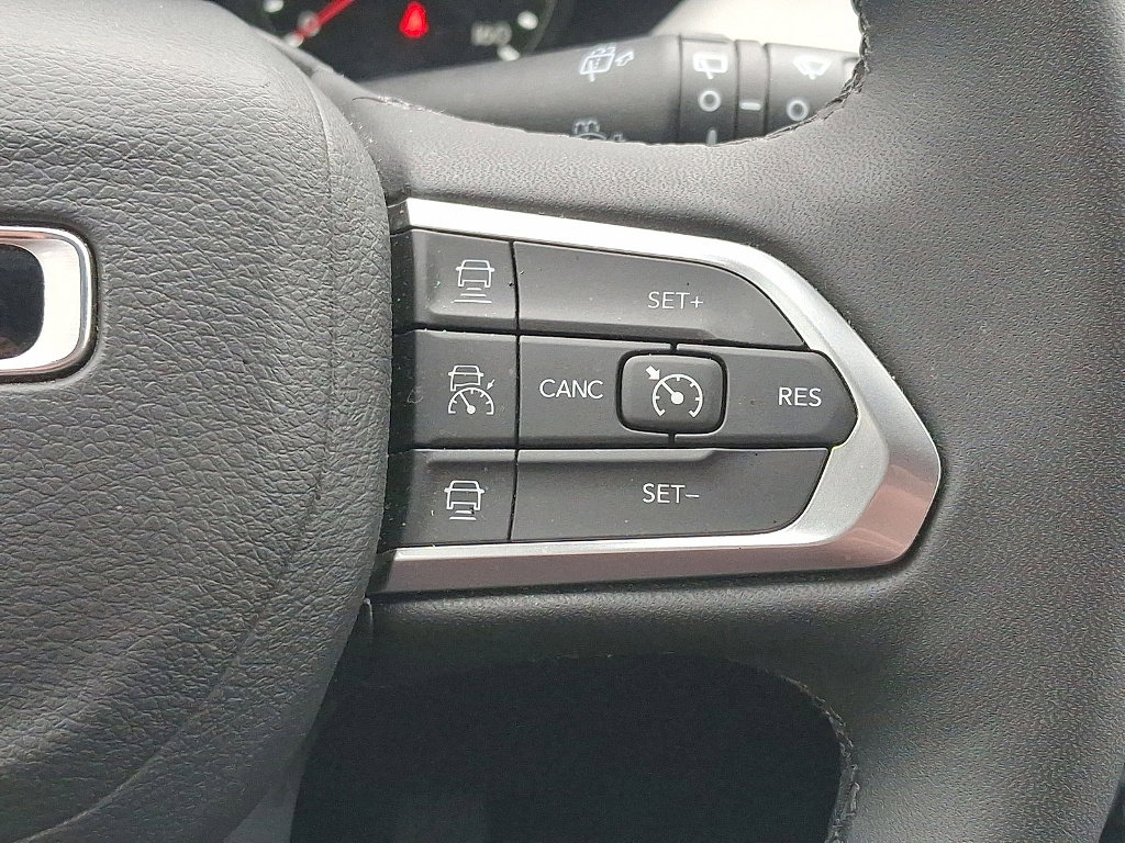 Used 2025 Jeep Compass Limited AWD/4WD image 18