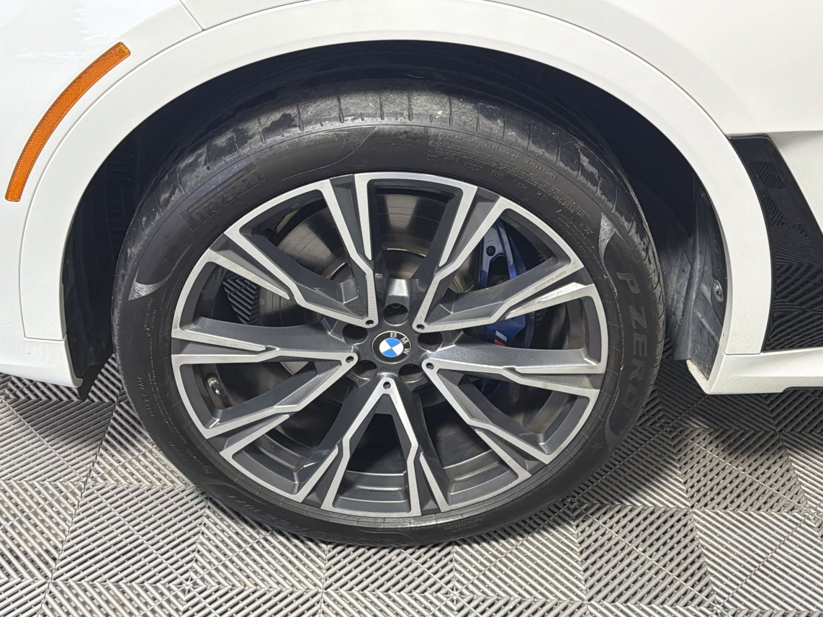 Used 2022 BMW X7 M50i w/ Dynamic Handling Package image 12