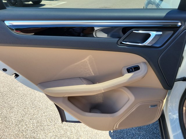 Certified 2021 Porsche Macan AWD/4WD image 21