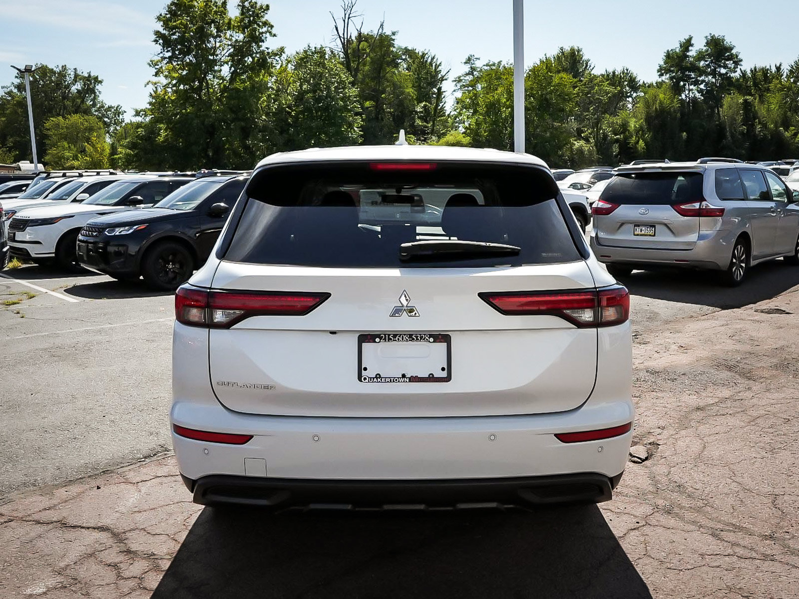 Used 2023 Mitsubishi Outlander ES AWD/4WD image 5
