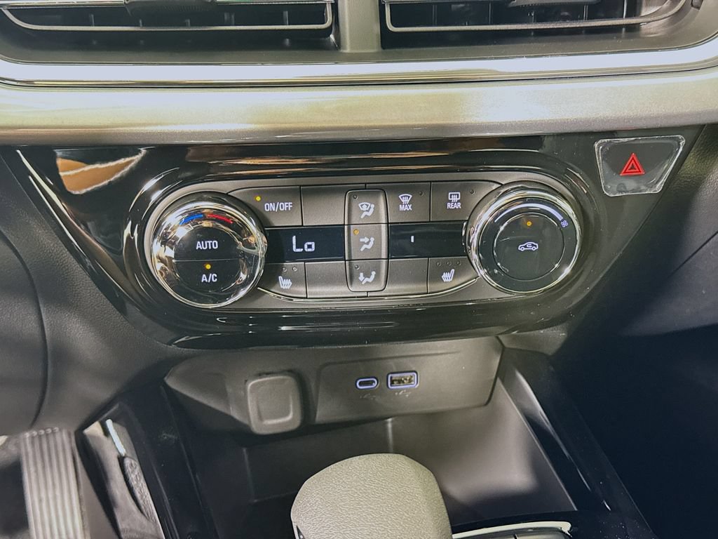 New 2026 Chevrolet Trax LT w/ Midnight Edition FWD image 17