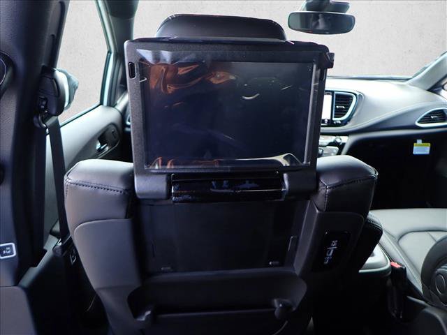 New 2026 Chrysler Pacifica Select AWD/4WD image 11