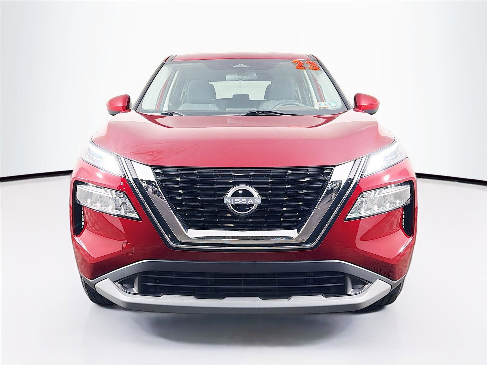 Used 2023 Nissan Rogue SV AWD/4WD image 2