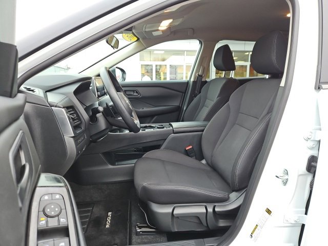 Used 2024 Nissan Rogue S image 25