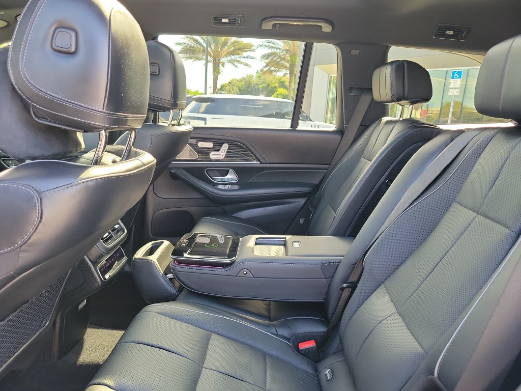Used 2025 Mercedes-Benz GLS 580 4MATIC image 16