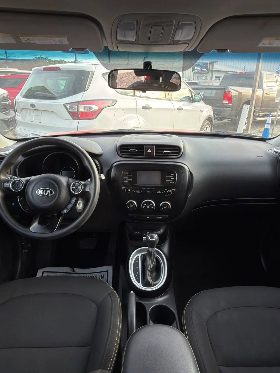 Used 2016 Kia Soul + FWD image 13