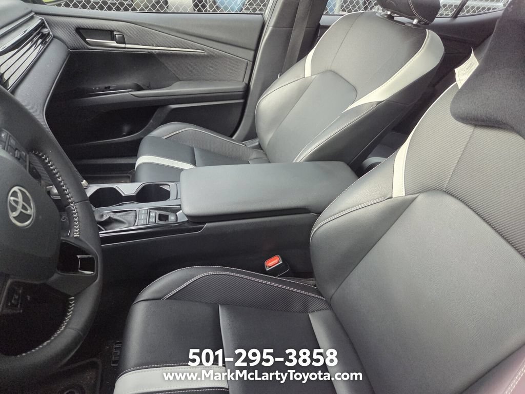 Used 2025 Toyota Camry SE w/ Convenience Package FWD image 7