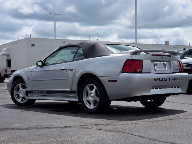 Used 2003 Ford Mustang Convertible RWD image 8