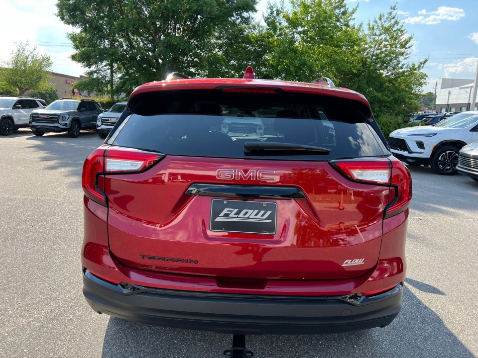 Used 2024 GMC Terrain SLE w/ Driver Convenience Package FWD image 14