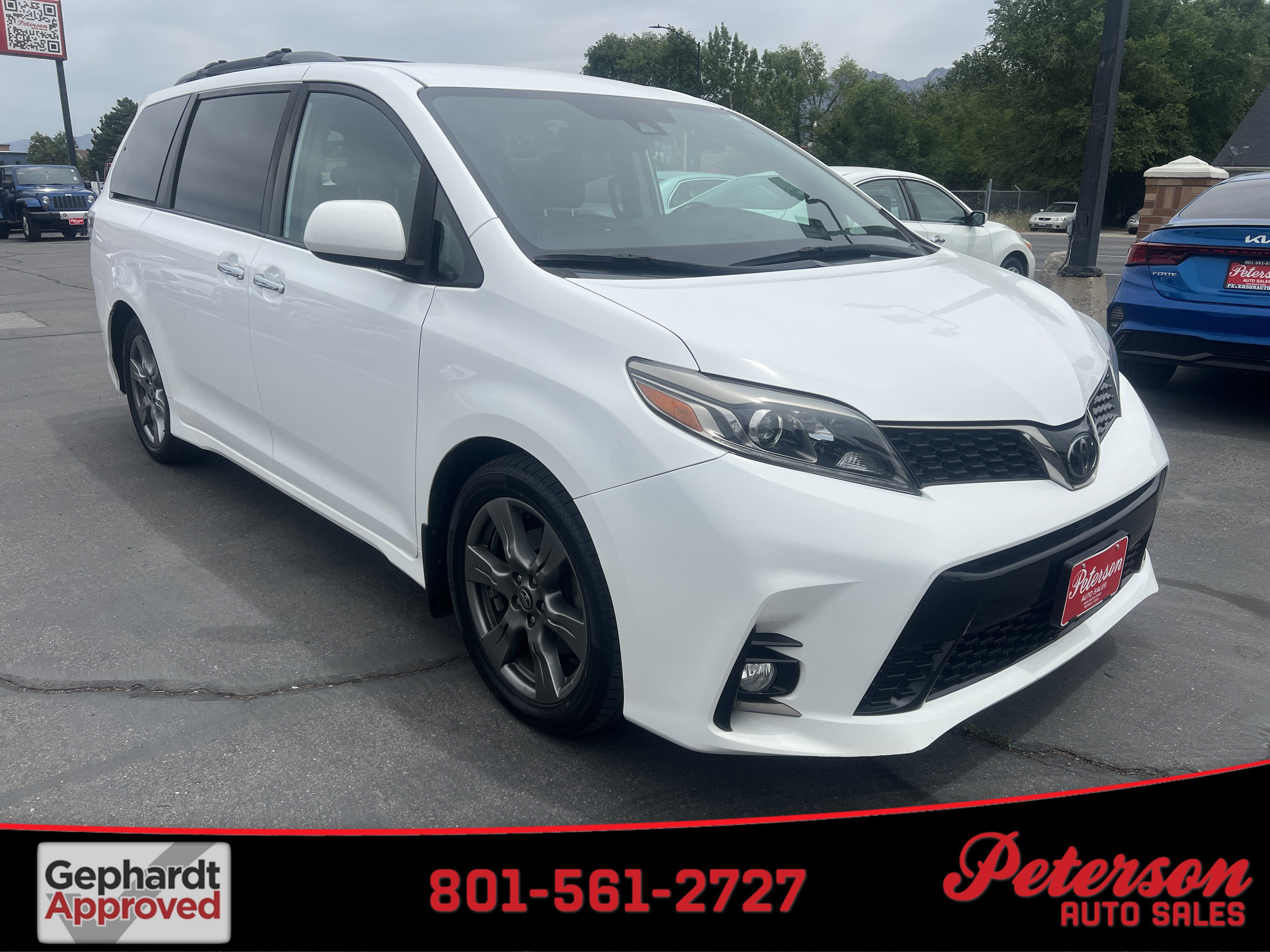 Used 2019 Toyota Sienna SE w/ Carpet Mat Package