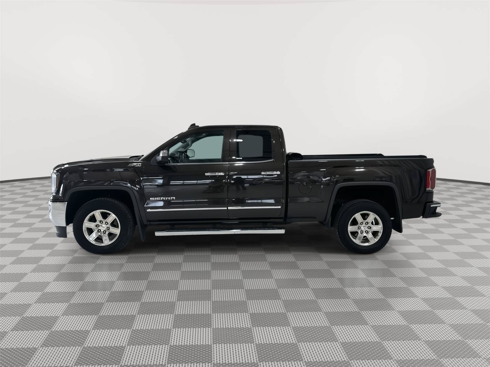 Used 2016 GMC Sierra 1500 SLT w/ Enhanced Driver Alert Package AWD/4WD image 2