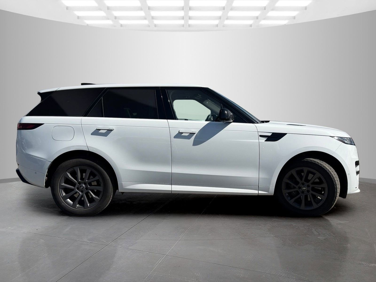 Used 2024 Land Rover Range Rover Sport Dynamic SE image 4