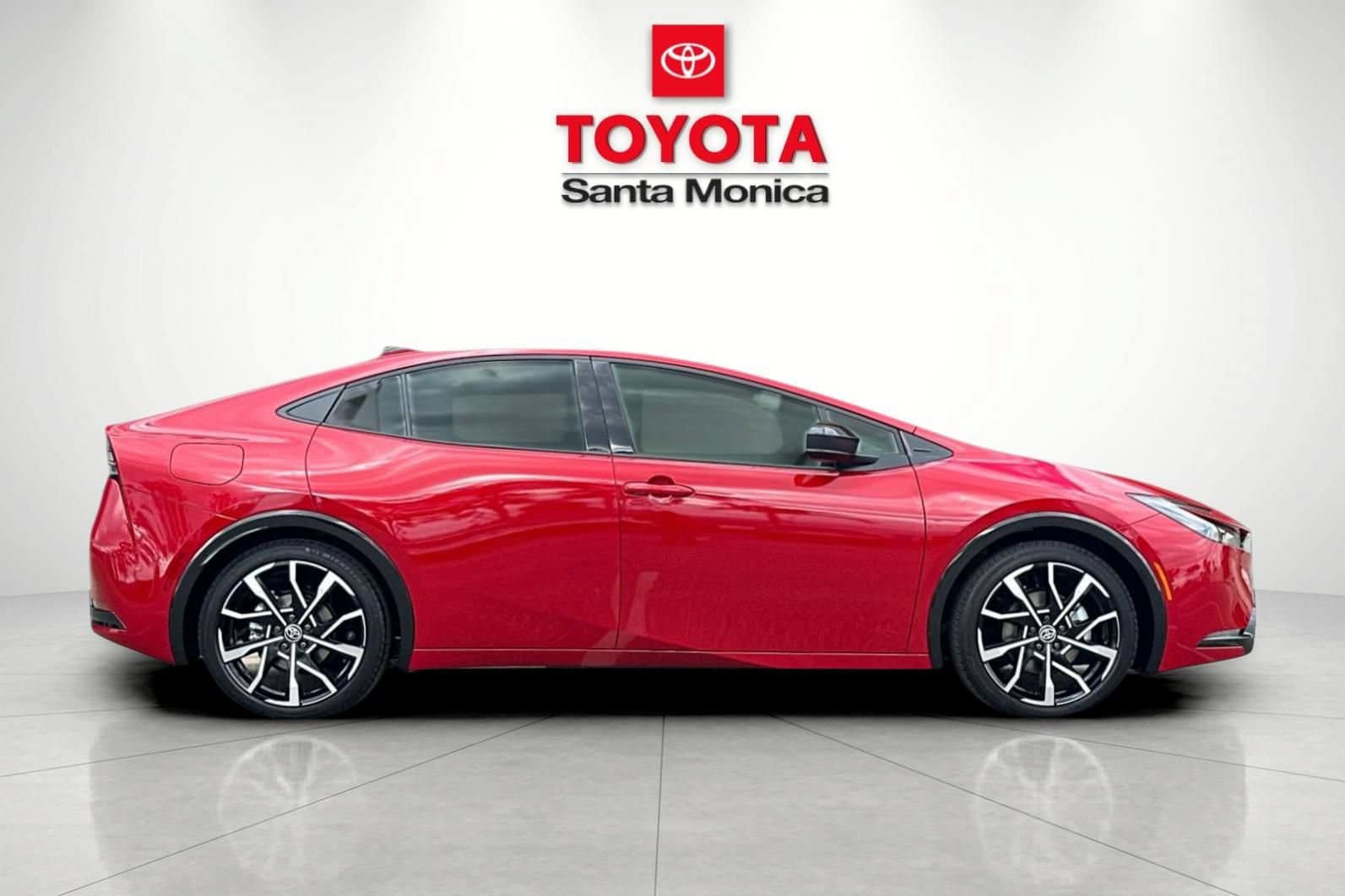 New 2026 Toyota Prius Plug-In Hybrid FWD image 2
