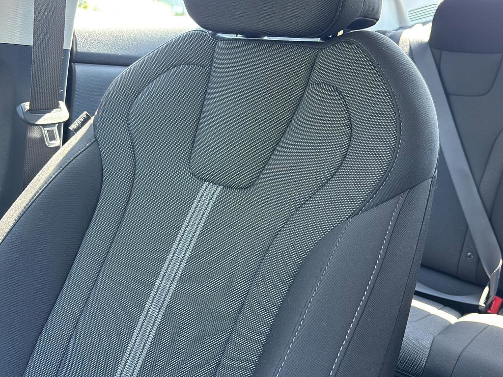 Used 2025 Hyundai Elantra SE FWD image 46