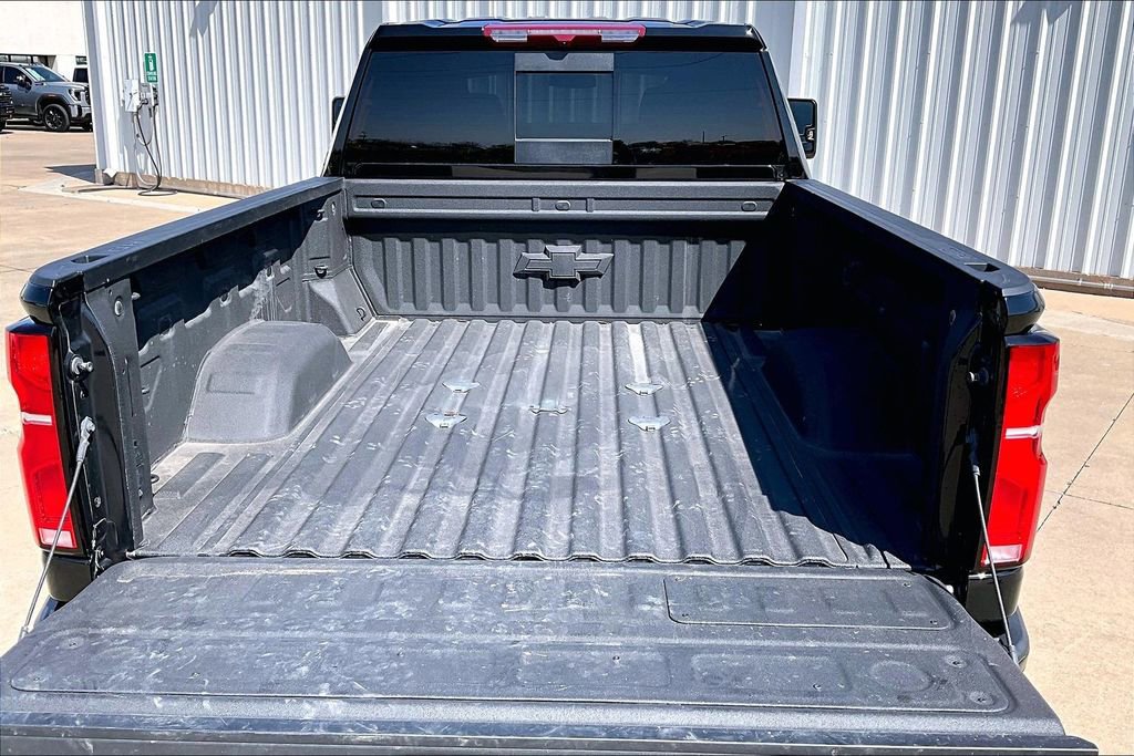 Used 2024 Chevrolet Silverado 2500 LT w/ Midnight Edition image 36