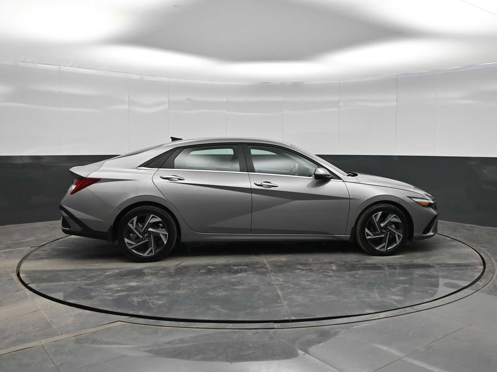 Certified 2025 Hyundai Elantra SEL image 9