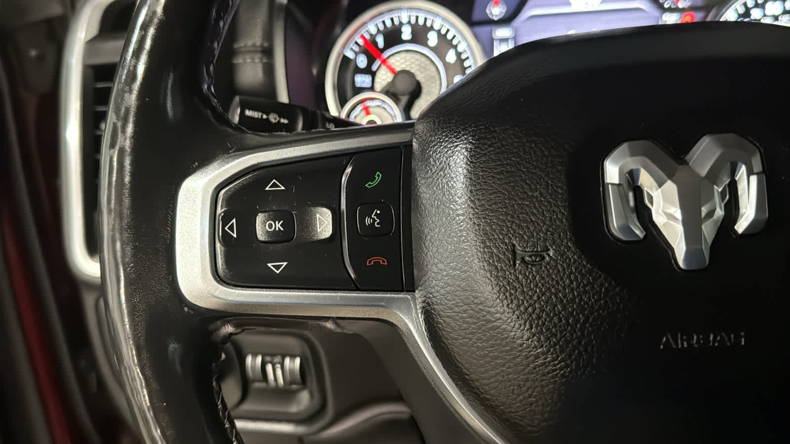 Used 2019 RAM 1500 Laramie AWD/4WD image 12